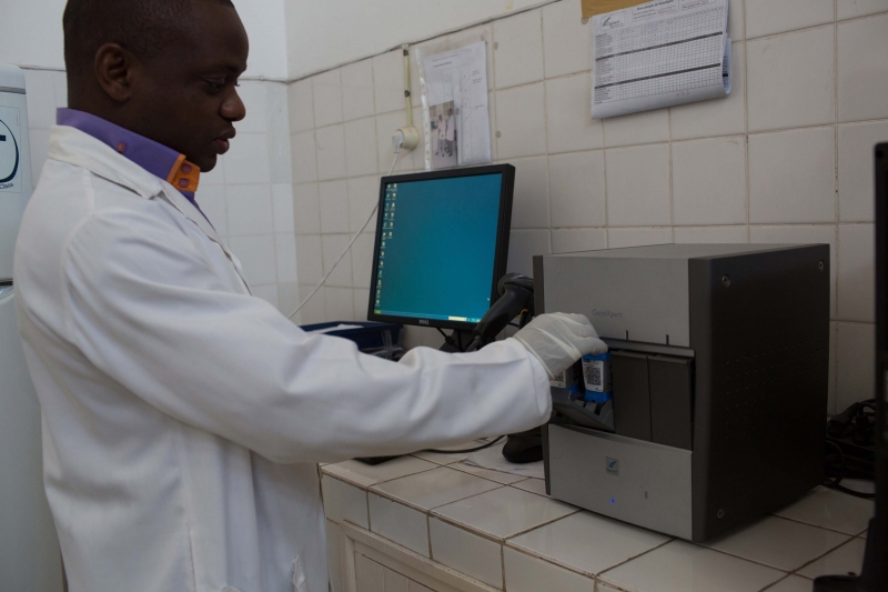 HIV_Mozambique_Diagnosis_AndreFrancois_2012_MSF124542
