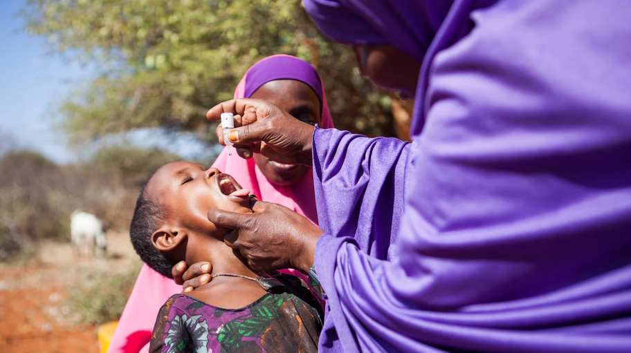 Healthcare worker Sahro Ahmed vaccinates a child against the polio virus as part of a UNICEF immunization campaign in Warder, Somali region, Ethiopia.